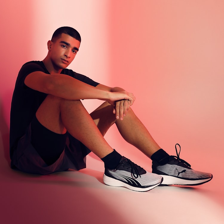 Men's Cushioned Performance Sports Shoes in Grey & Black